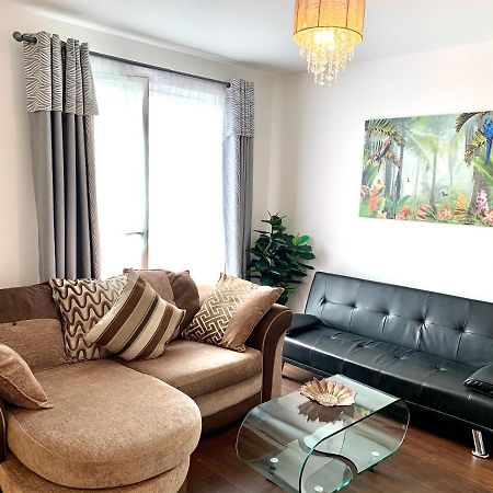 2-Bedrooms Modern Apartment Next To Velodrome, Lounge, Balcony, Parking, Abba Лондон Екстериор снимка