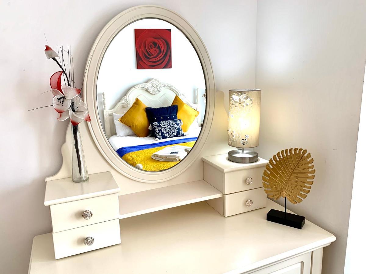 2-Bedrooms Modern Apartment Next To Velodrome, Lounge, Balcony, Parking, Abba Лондон Екстериор снимка