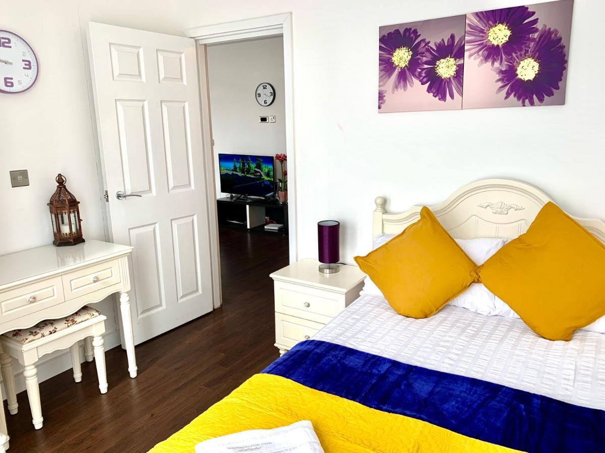2-Bedrooms Modern Apartment Next To Velodrome, Lounge, Balcony, Parking, Abba Лондон Екстериор снимка