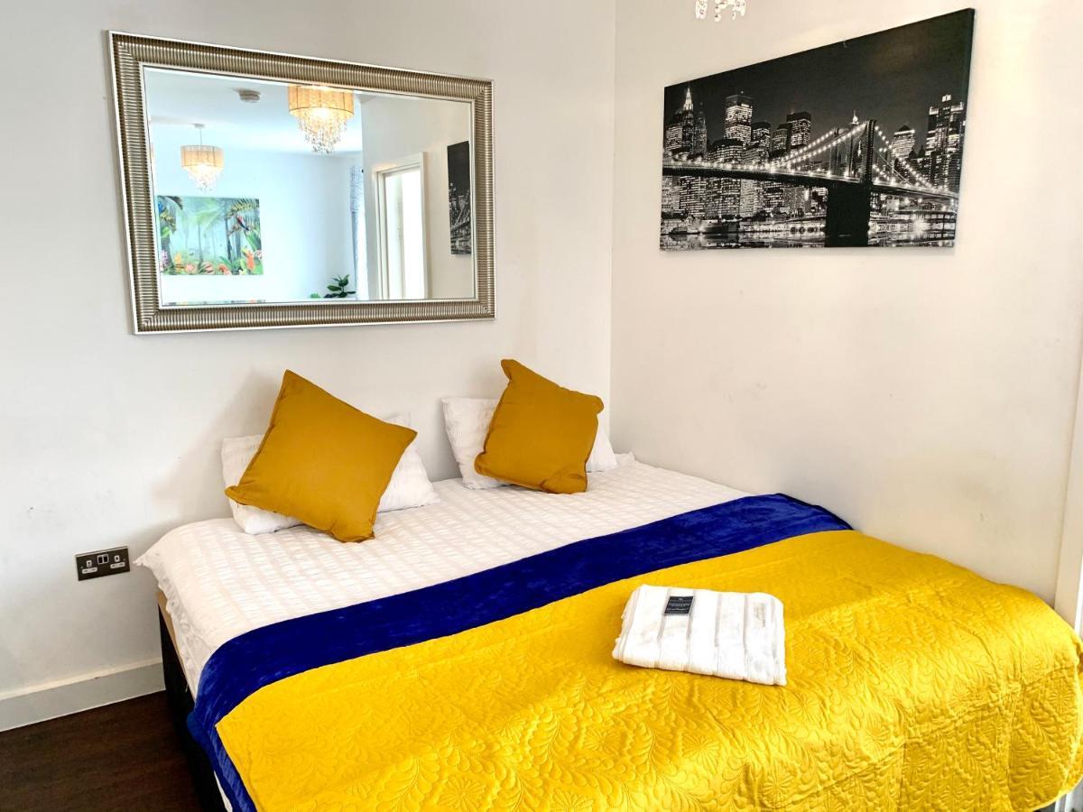 2-Bedrooms Modern Apartment Next To Velodrome, Lounge, Balcony, Parking, Abba Лондон Екстериор снимка