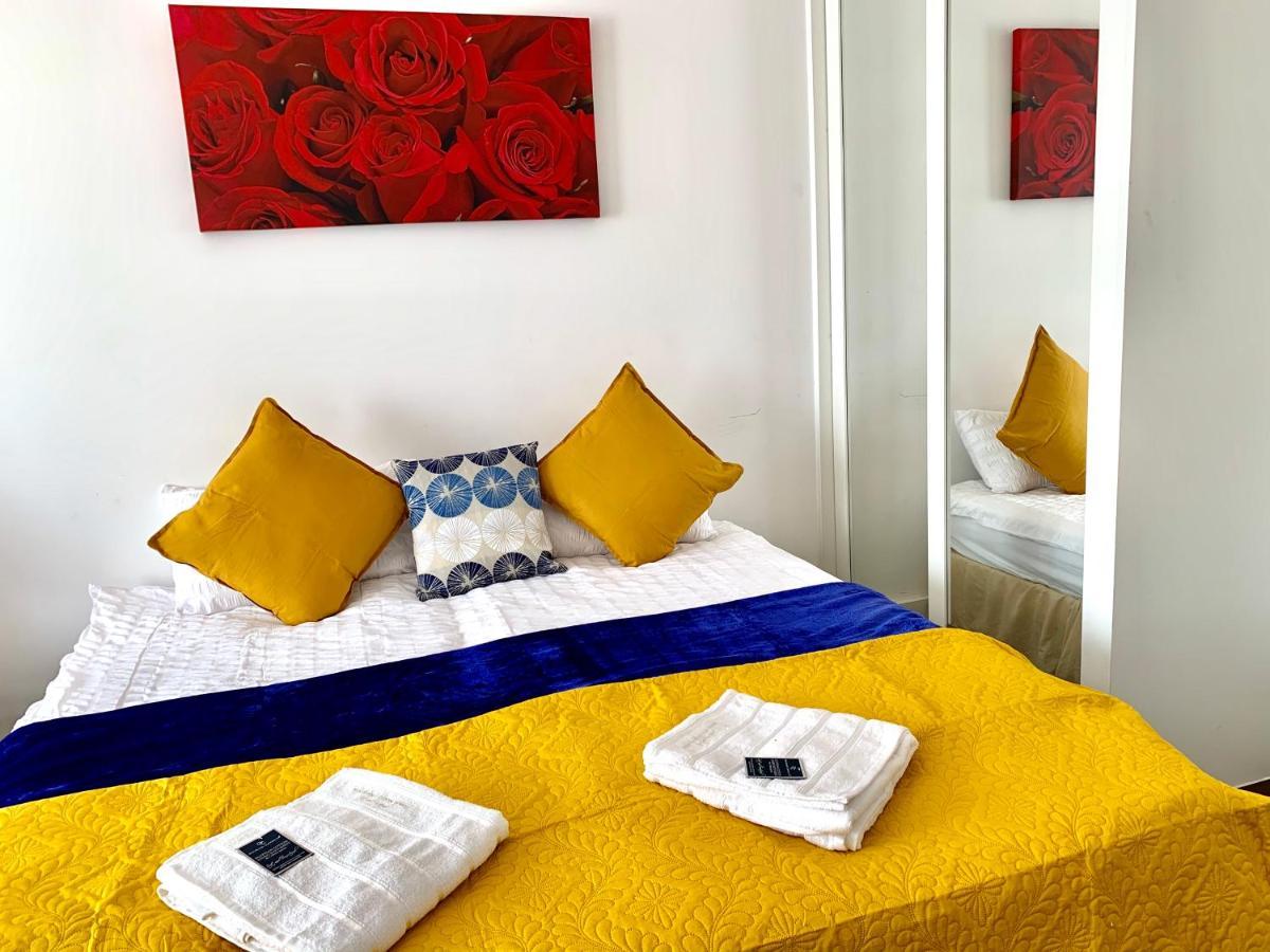 2-Bedrooms Modern Apartment Next To Velodrome, Lounge, Balcony, Parking, Abba Лондон Екстериор снимка