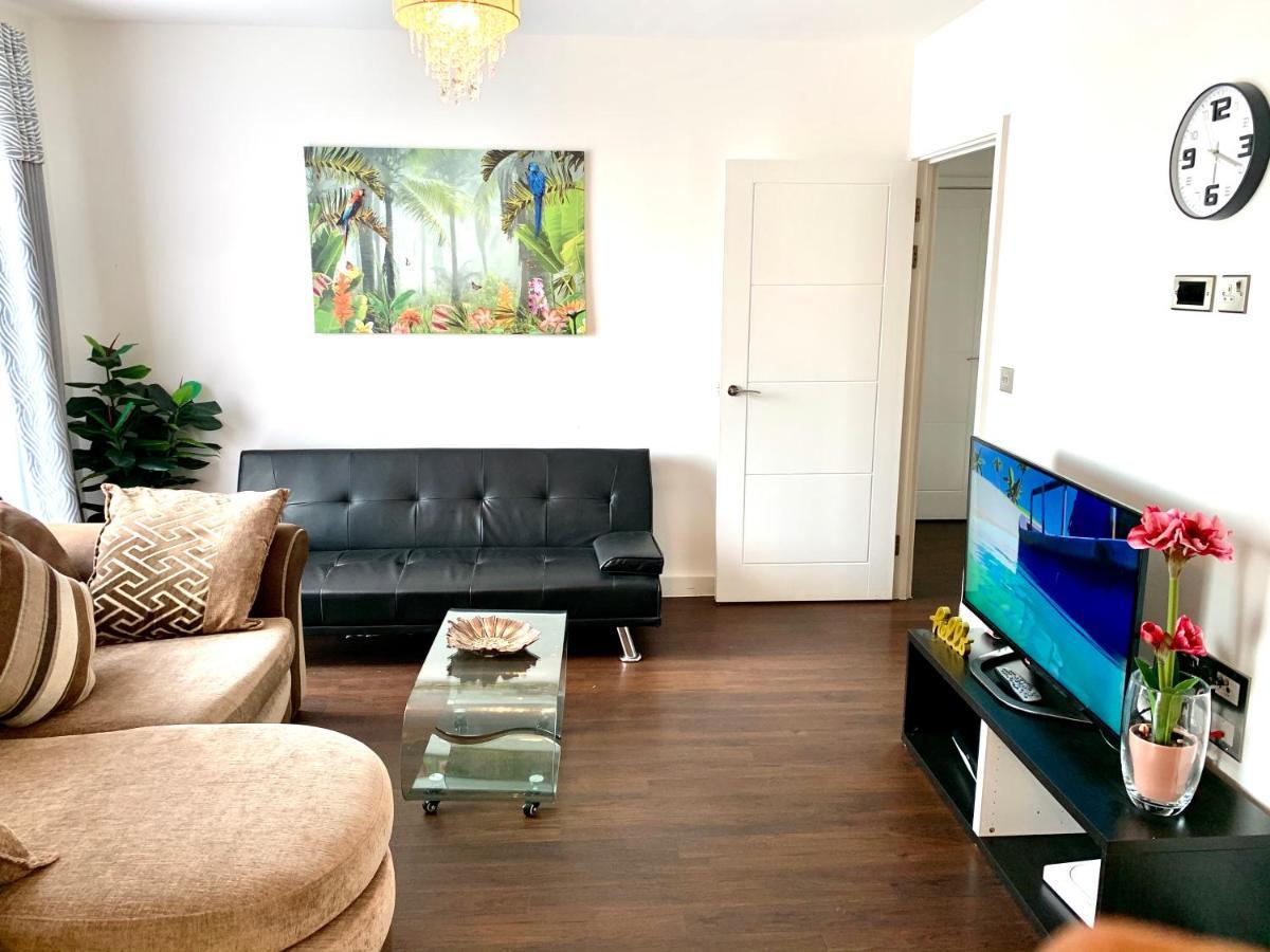 2-Bedrooms Modern Apartment Next To Velodrome, Lounge, Balcony, Parking, Abba Лондон Екстериор снимка