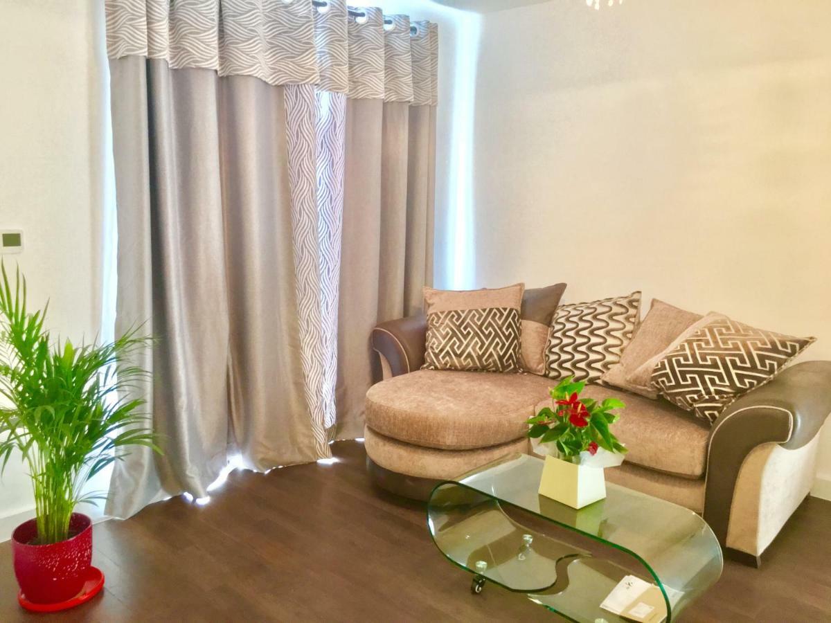 2-Bedrooms Modern Apartment Next To Velodrome, Lounge, Balcony, Parking, Abba Лондон Екстериор снимка