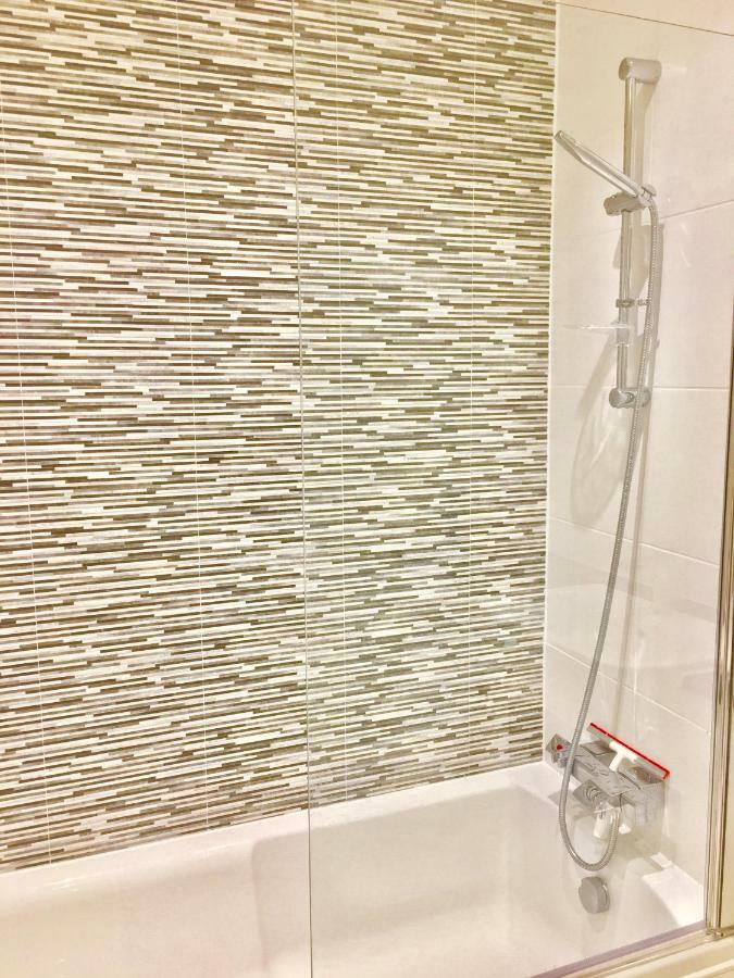 2-Bedrooms Modern Apartment Next To Velodrome, Lounge, Balcony, Parking, Abba Лондон Екстериор снимка
