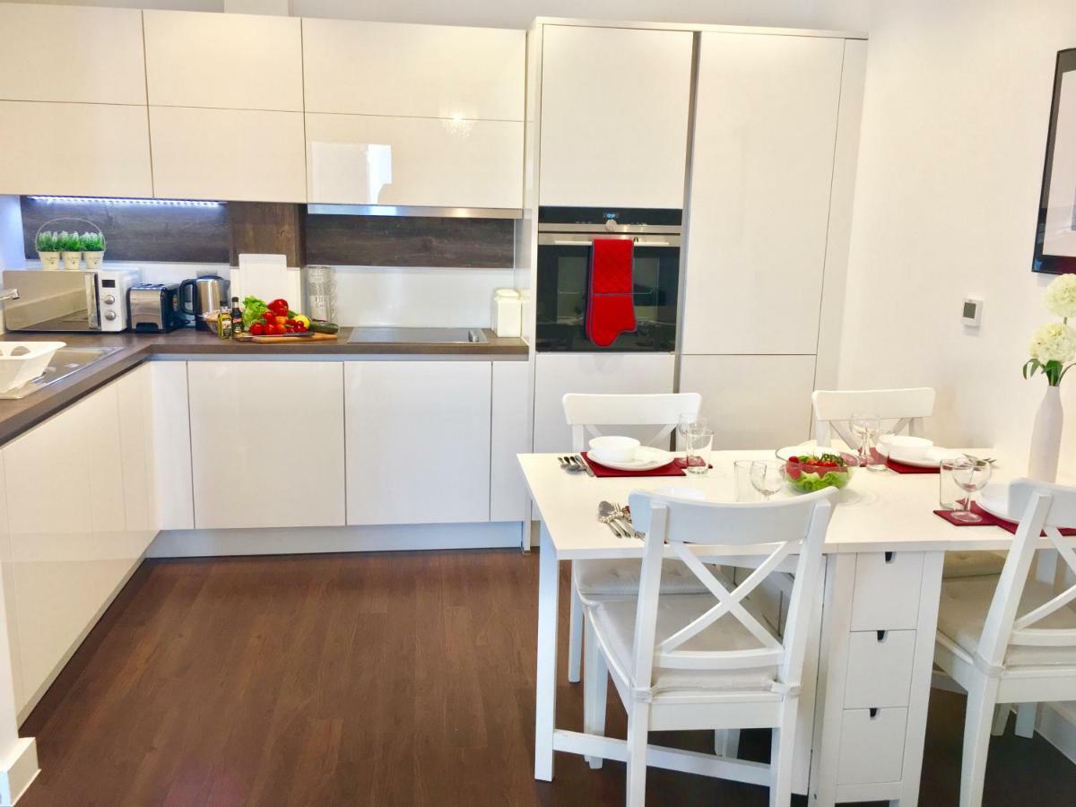 2-Bedrooms Modern Apartment Next To Velodrome, Lounge, Balcony, Parking, Abba Лондон Екстериор снимка