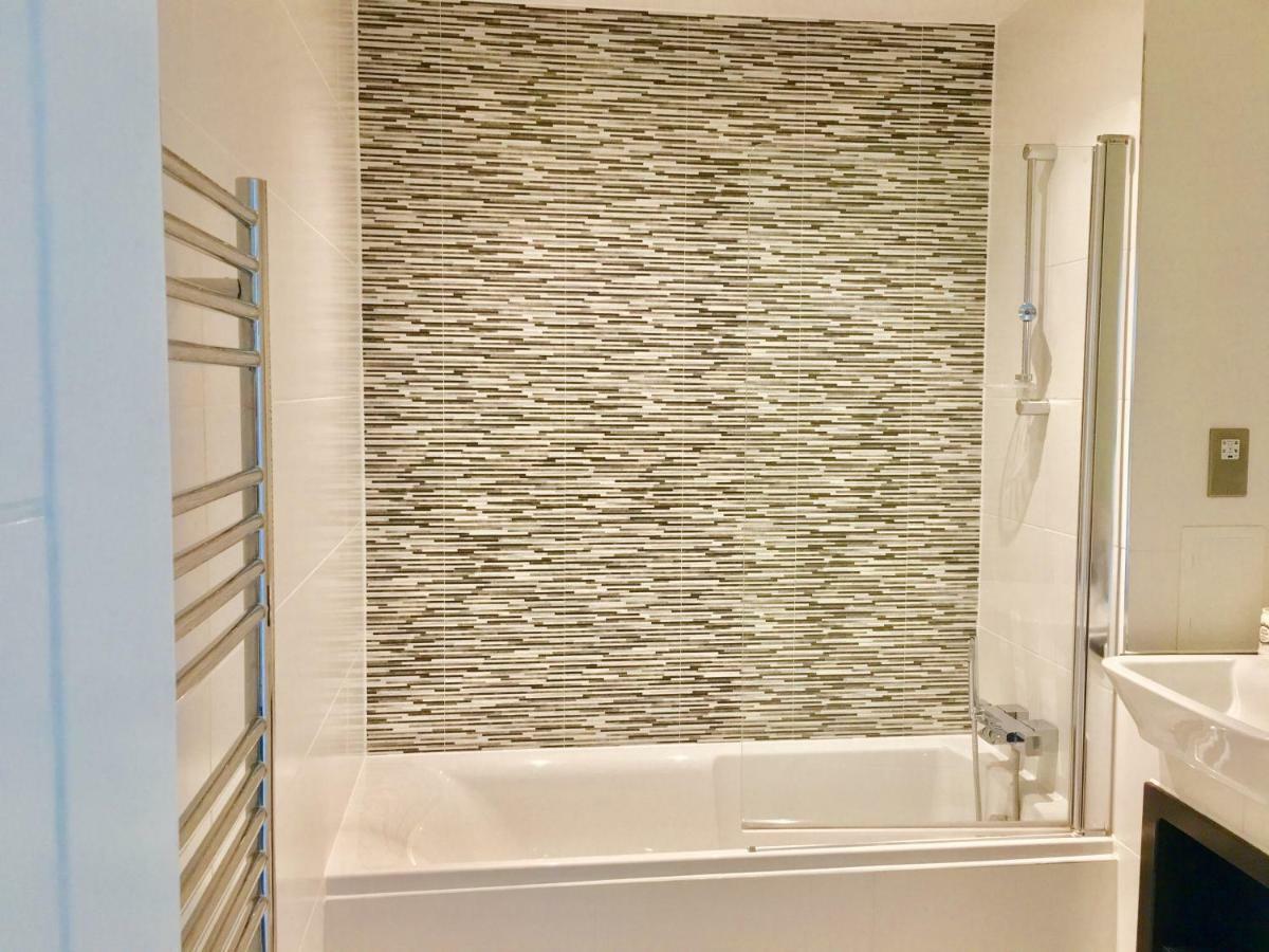2-Bedrooms Modern Apartment Next To Velodrome, Lounge, Balcony, Parking, Abba Лондон Екстериор снимка